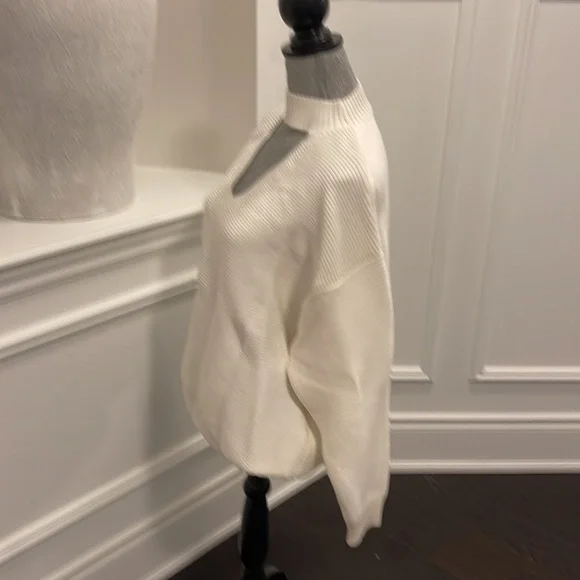 Gorgeous Ivory Sweater - Picture 4 of 7